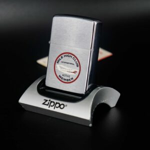 Zippo Xưa 1976 – Mile High Club 8