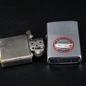 Zippo Xưa 1976 – Mile High Club 9