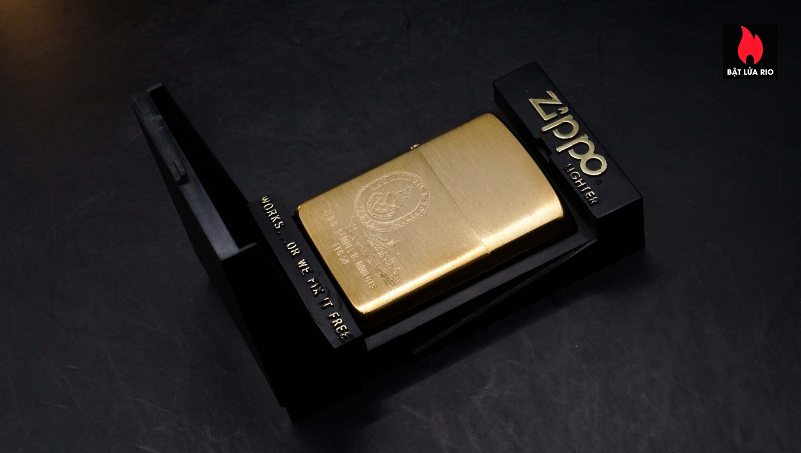 Zippo Chu Niên 1932-1986 – USS Samuel B. Roberts FFG 58 1