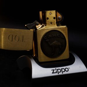 Zippo Chu Niên 1932 – 1992 – Camel Beast Medallion – Đồng Nguyên Khối – TOD 11