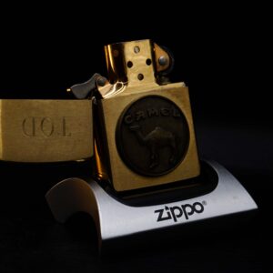 Zippo Chu Niên 1932 – 1992 – Camel Beast Medallion – Đồng Nguyên Khối – TOD 19