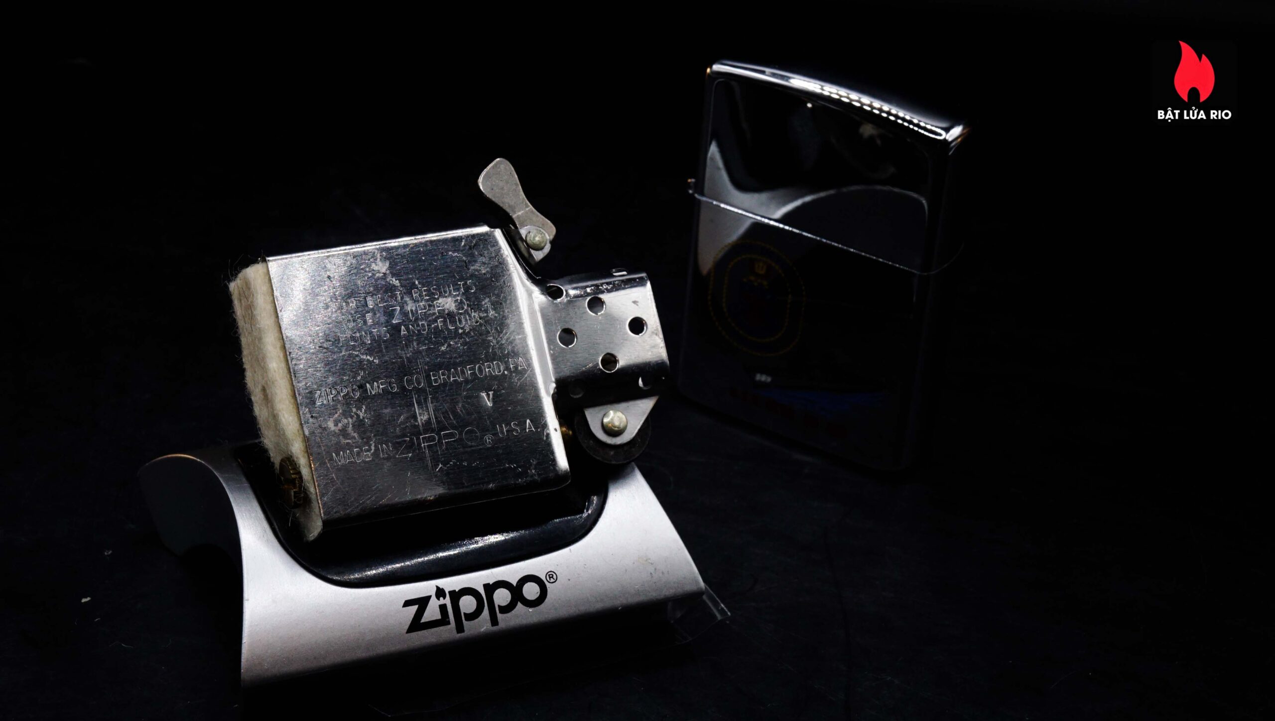 Zippo La Mã 1989 – High Polished Chrome – USS Deyo DD-989 18 Zippo La Mã 1989 – High Polished Chrome – USS Deyo DD-989 4