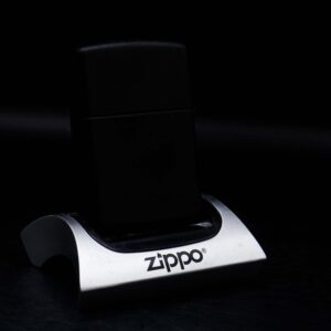Zippo La Mã 1991 – Marlboro Man Silhouette – Black Matte 14