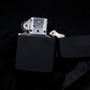 Zippo La Mã 1991 – Marlboro Man Silhouette – Black Matte 9