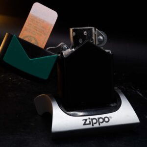 Zippo La Mã 1996 – Marlboro Green Roof Black Matte Emblem 9
