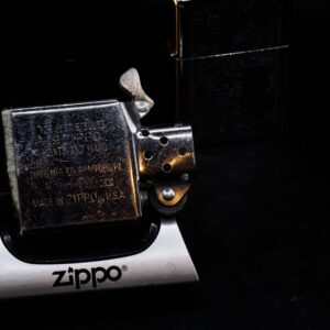 Zippo La Mã 1996 – No.352 – Venetian – Hoa Văn Ý 9