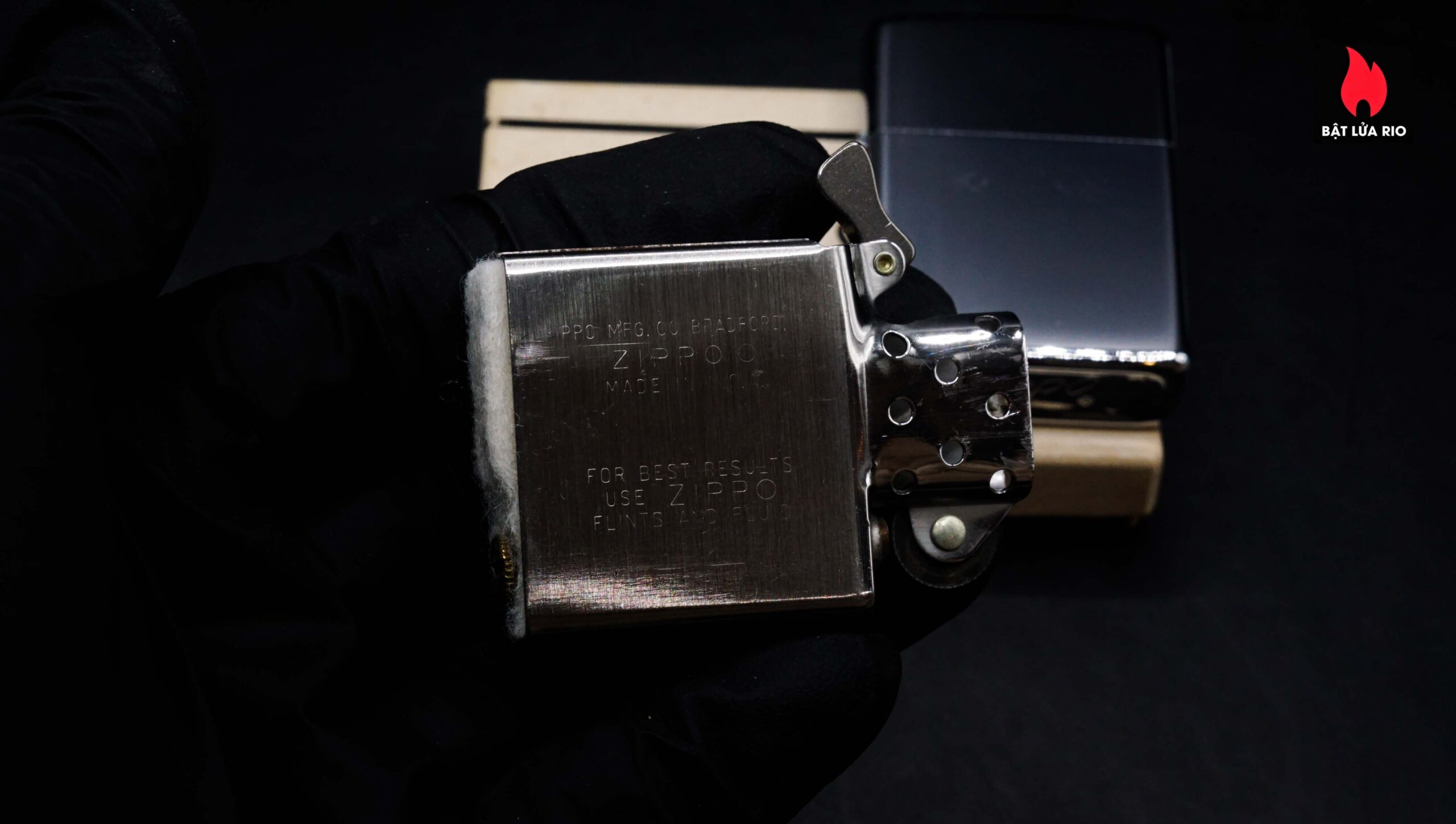 Zippo Xưa 1975 – Plain – Trơn 2 mặt – Zippo High Polished Chrome – New 10