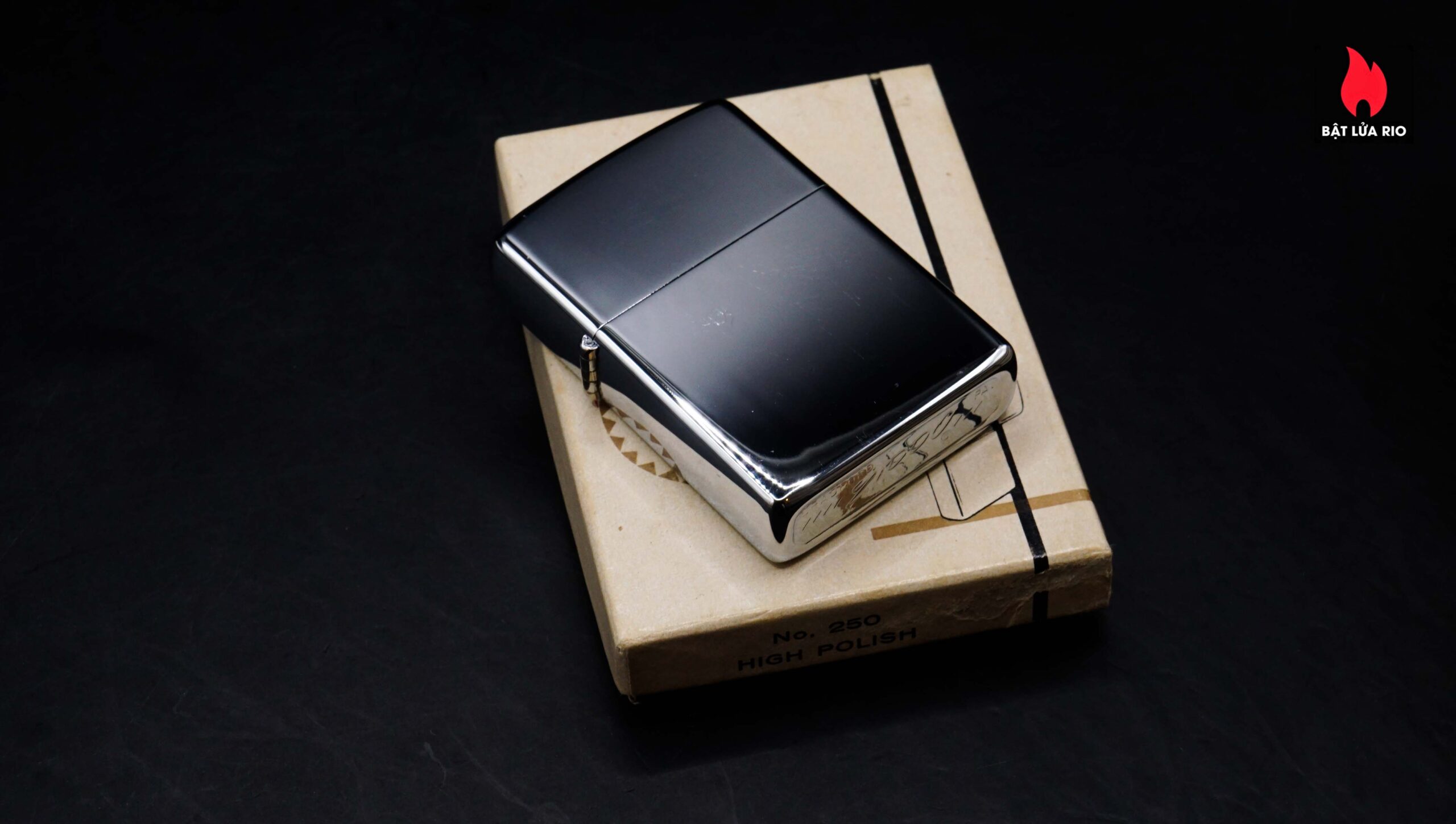 Zippo Xưa 1975 – Plain – Trơn 2 mặt – Zippo High Polished Chrome – New