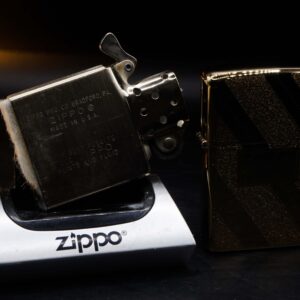 Zippo Xưa 1979 – Gold Plate Golden Elegance – Diagonal Swirl Regular 22