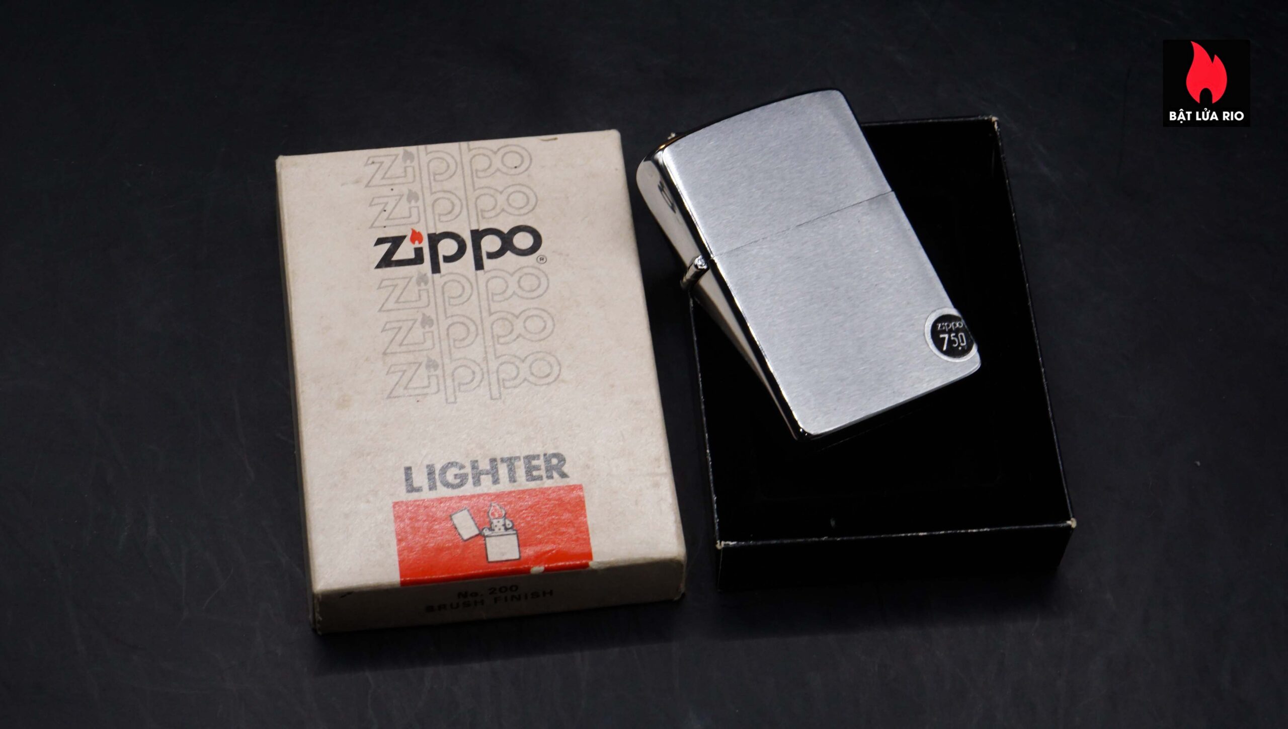 Zippo Xưa 1984 – Plain – Trơn 2 mặt – Brushed Chrome – New 56 Zippo Xưa 1984 – Plain – Trơn 2 mặt – Brushed Chrome – New 1