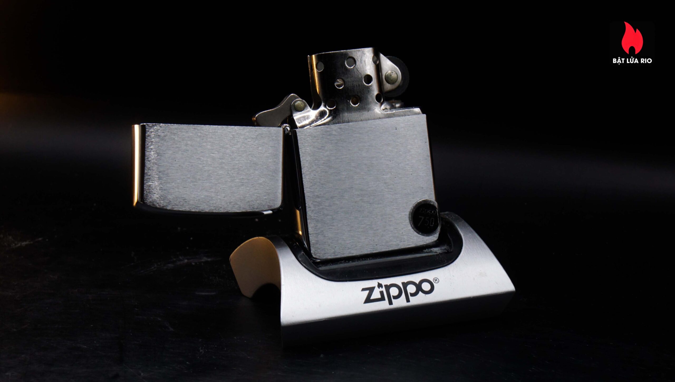 Zippo Xưa 1984 – Plain – Trơn 2 mặt – Brushed Chrome – New 44 Zippo Xưa 1984 – Plain – Trơn 2 mặt – Brushed Chrome – New 13