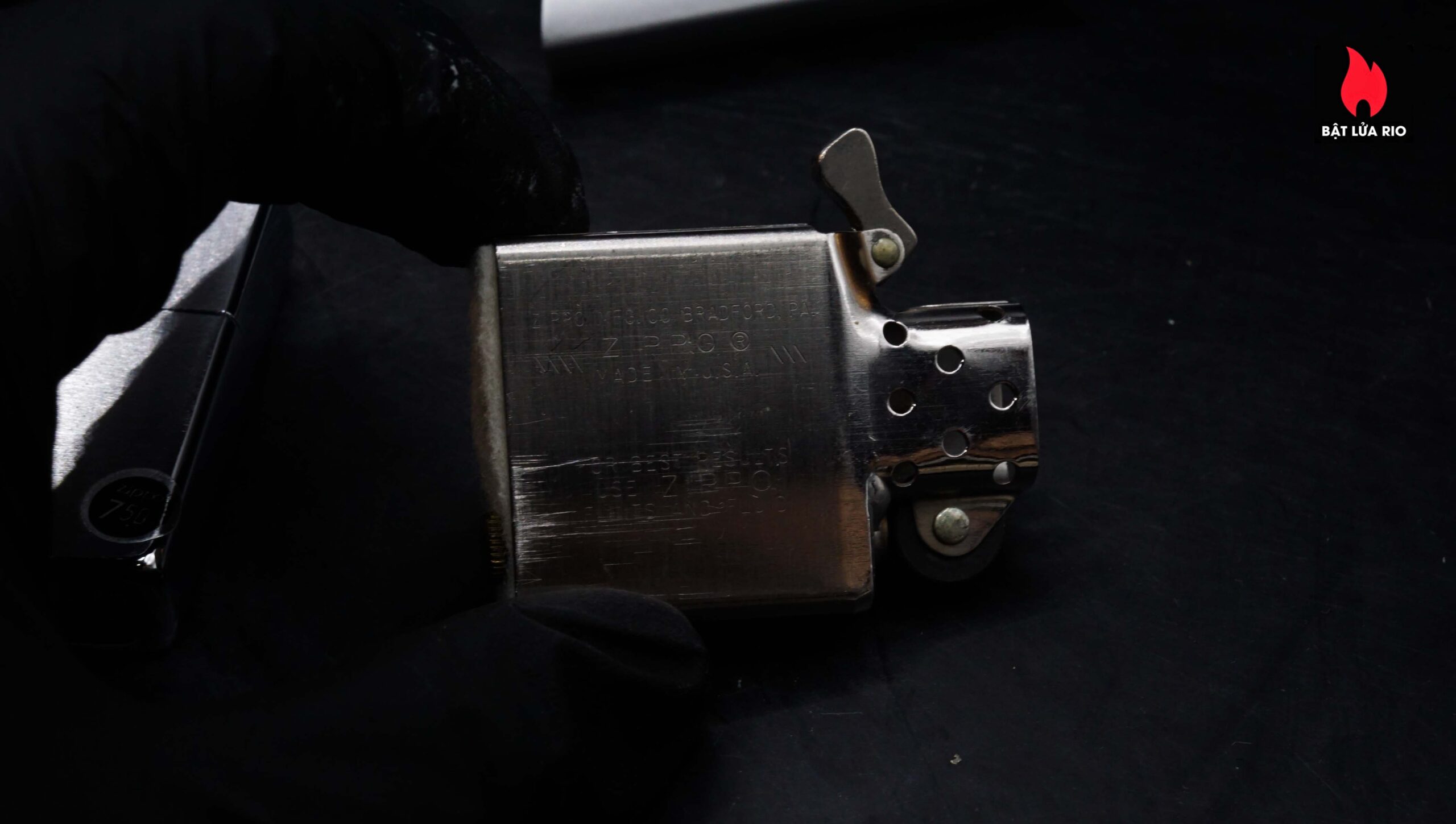 Zippo Xưa 1984 – Plain – Trơn 2 mặt – Brushed Chrome – New 42 Zippo Xưa 1984 – Plain – Trơn 2 mặt – Brushed Chrome – New 15