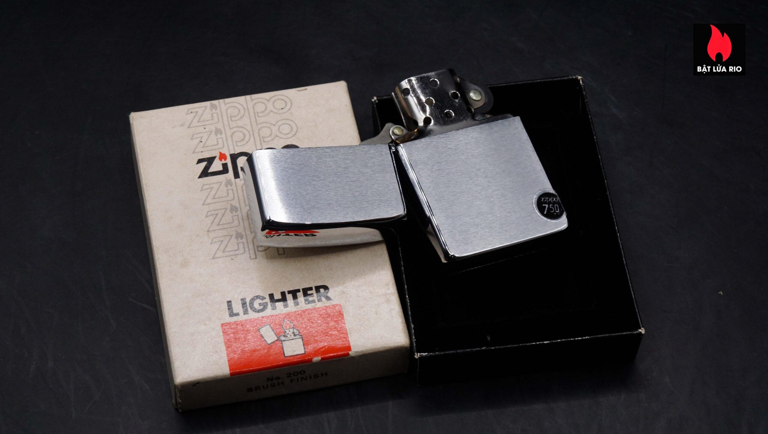 Zippo Xưa 1984 – Plain – Trơn 2 mặt – Brushed Chrome – New 55 Zippo Xưa 1984 – Plain – Trơn 2 mặt – Brushed Chrome – New 2