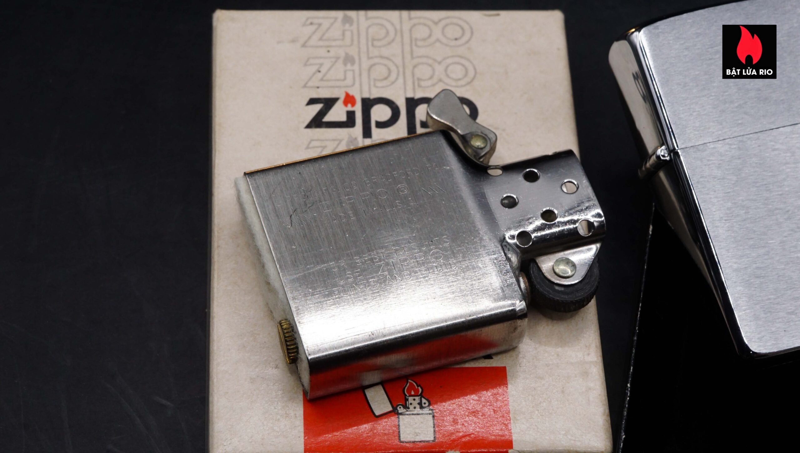 Zippo Xưa 1984 – Plain – Trơn 2 mặt – Brushed Chrome – New 52 Zippo Xưa 1984 – Plain – Trơn 2 mặt – Brushed Chrome – New 5