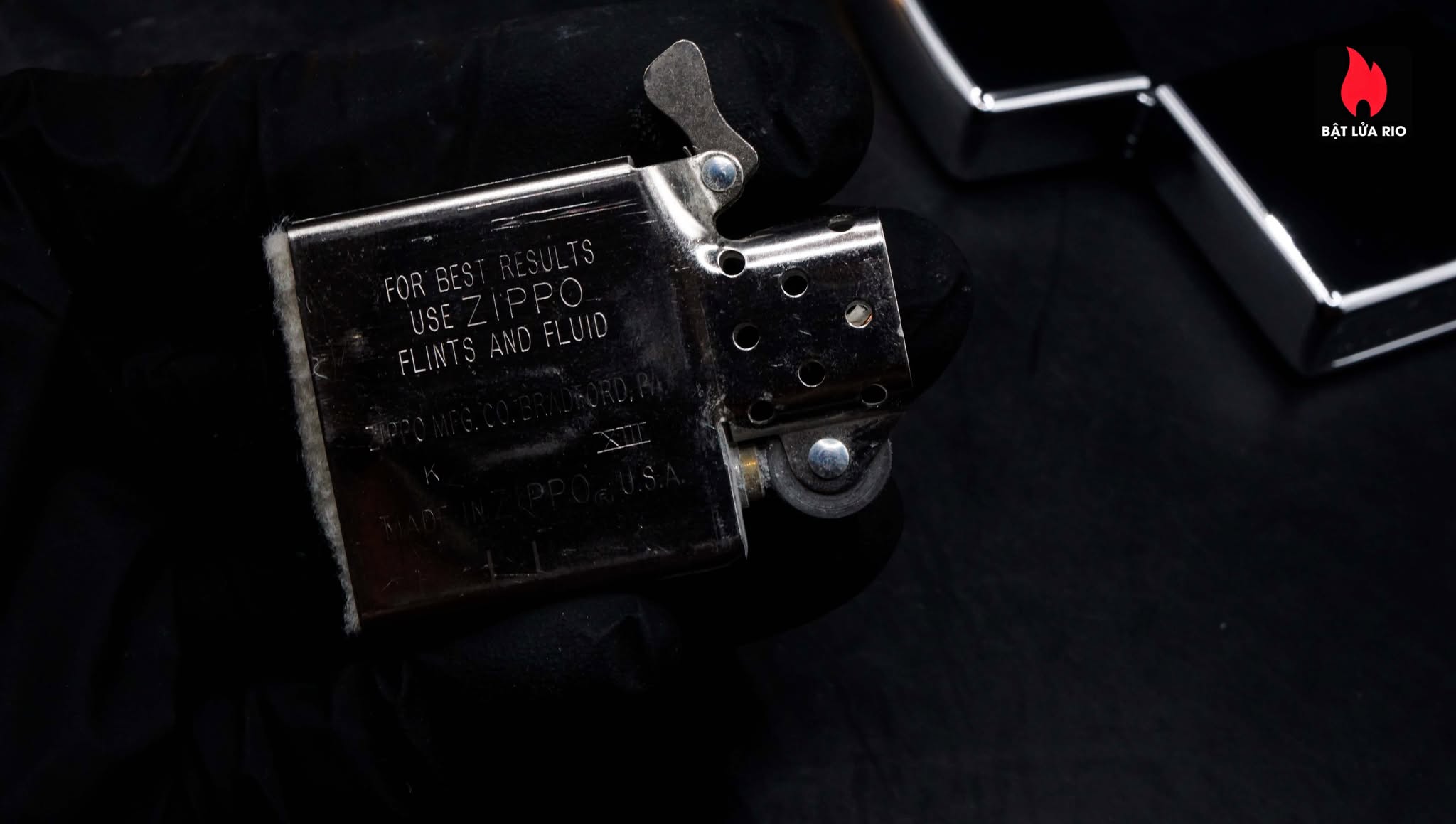 Zippo La Mã 1997 – Zippo High Polished Chrome – Truss Me Soho NYC – Skull Series #7 4