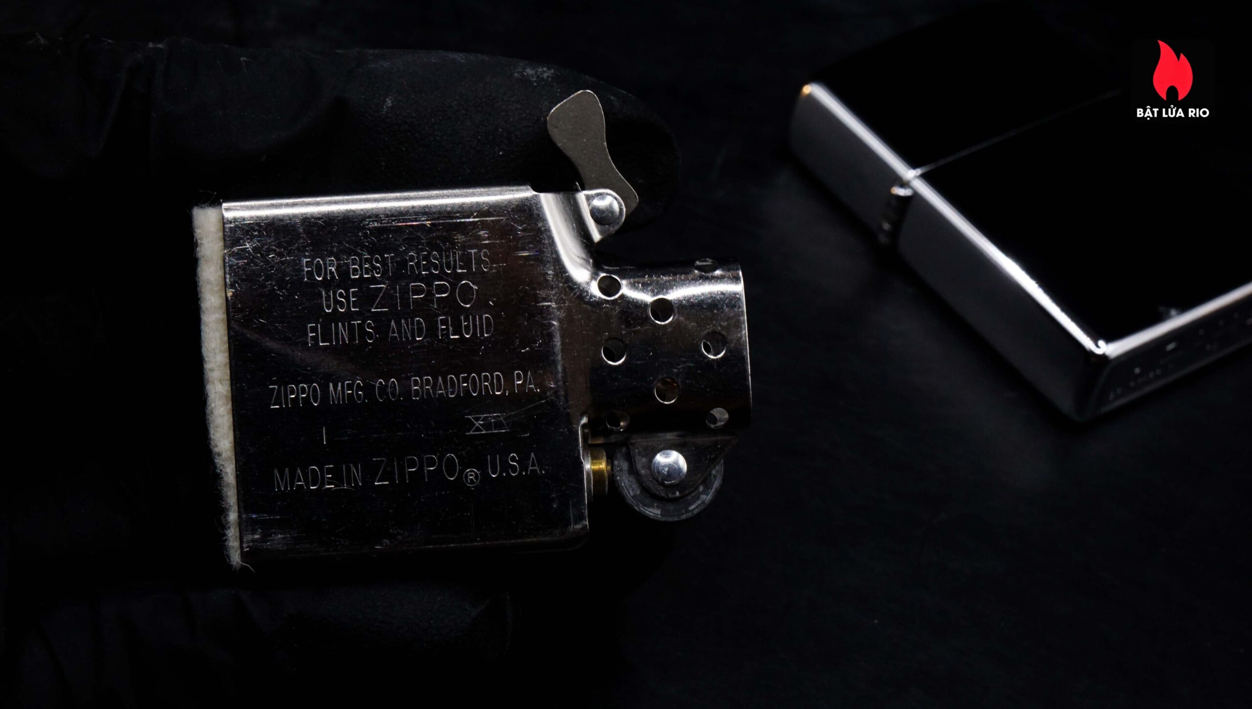 Zippo La Mã 1998 – Zippo High Polished Chrome – Truss Me Soho NYC – Skull Series #6 4