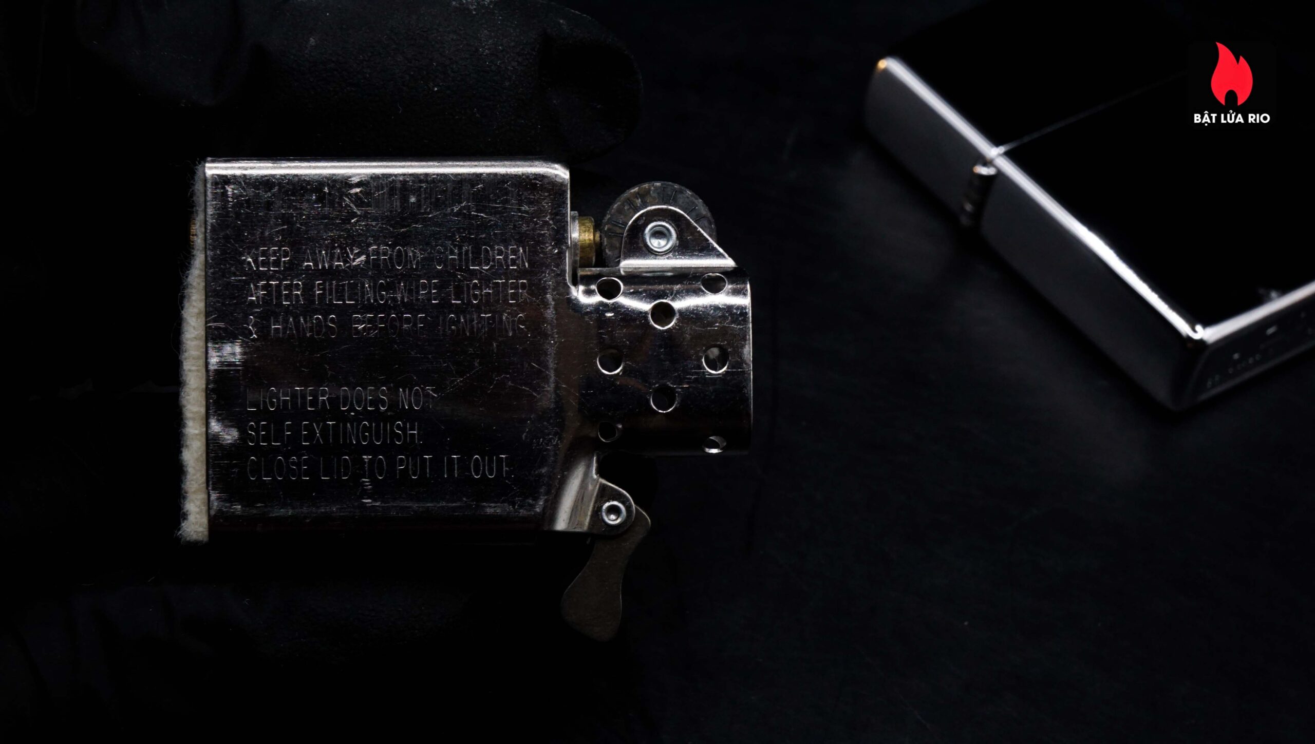 Zippo La Mã 1998 – Zippo High Polished Chrome – Truss Me Soho NYC – Skull Series #6 5