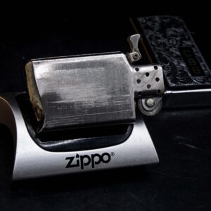 Zippo Slim Xưa 1983 – Venetian – Hoa Văn Ý – Cũ 10