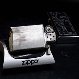 Zippo Slim Xưa 1983 – Venetian – Hoa Văn Ý – Cũ 11