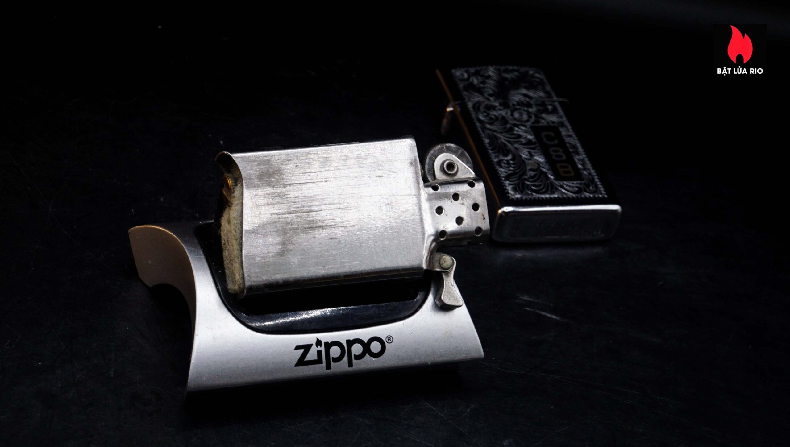 Zippo Slim Xưa 1983 – Venetian – Hoa Văn Ý – Cũ 11