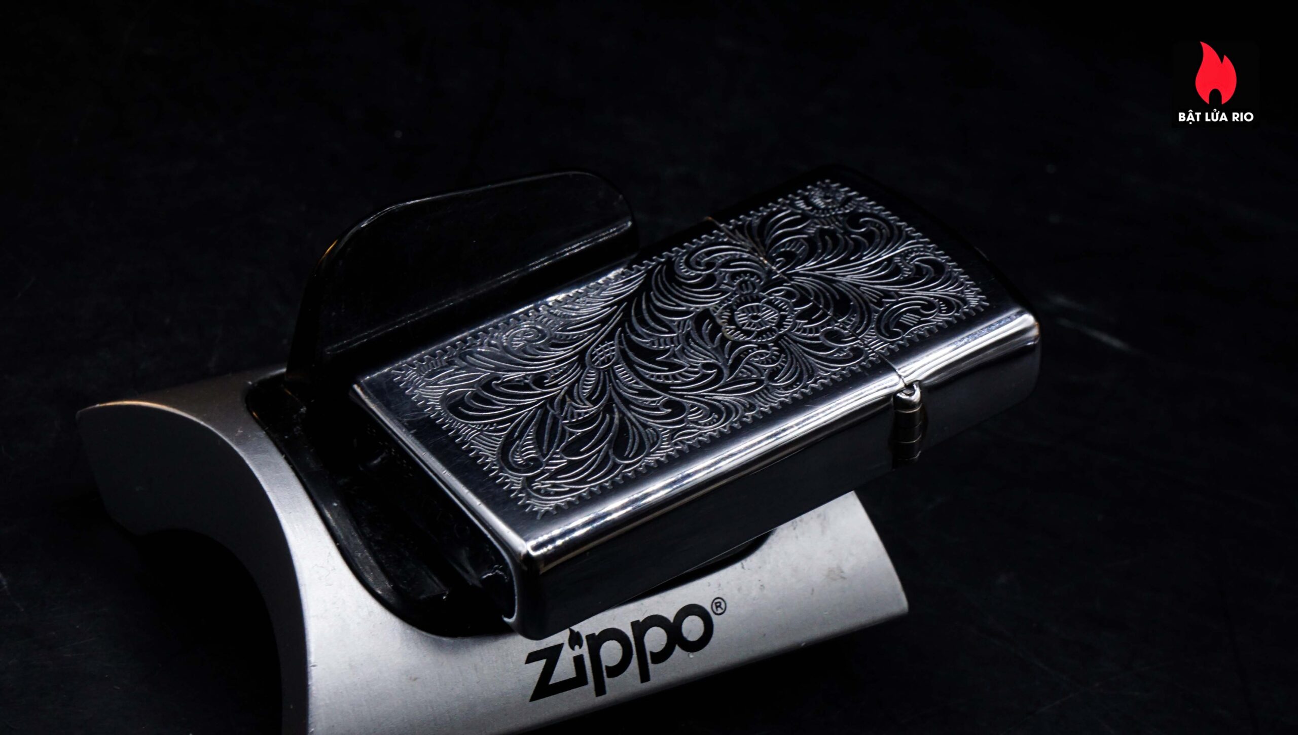 Zippo Slim Xưa 1983 – Venetian – Hoa Văn Ý – Cũ 15