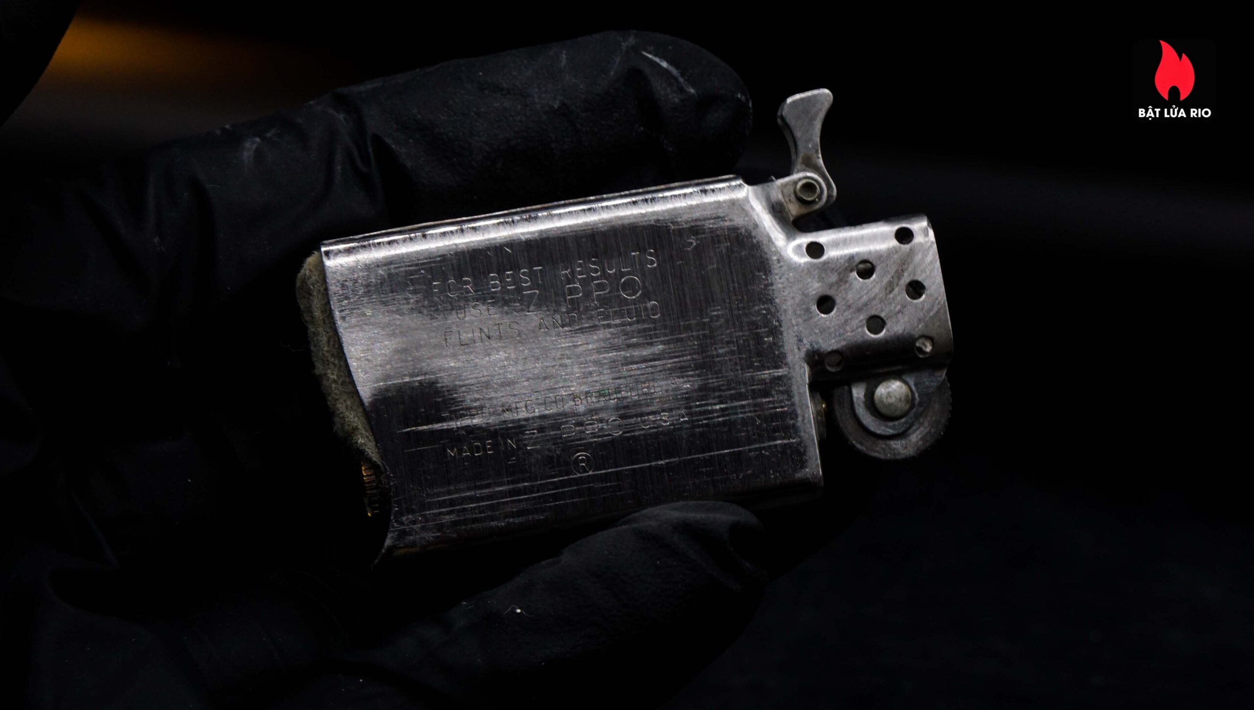 Zippo Slim Xưa 1983 – Venetian – Hoa Văn Ý – Cũ 18