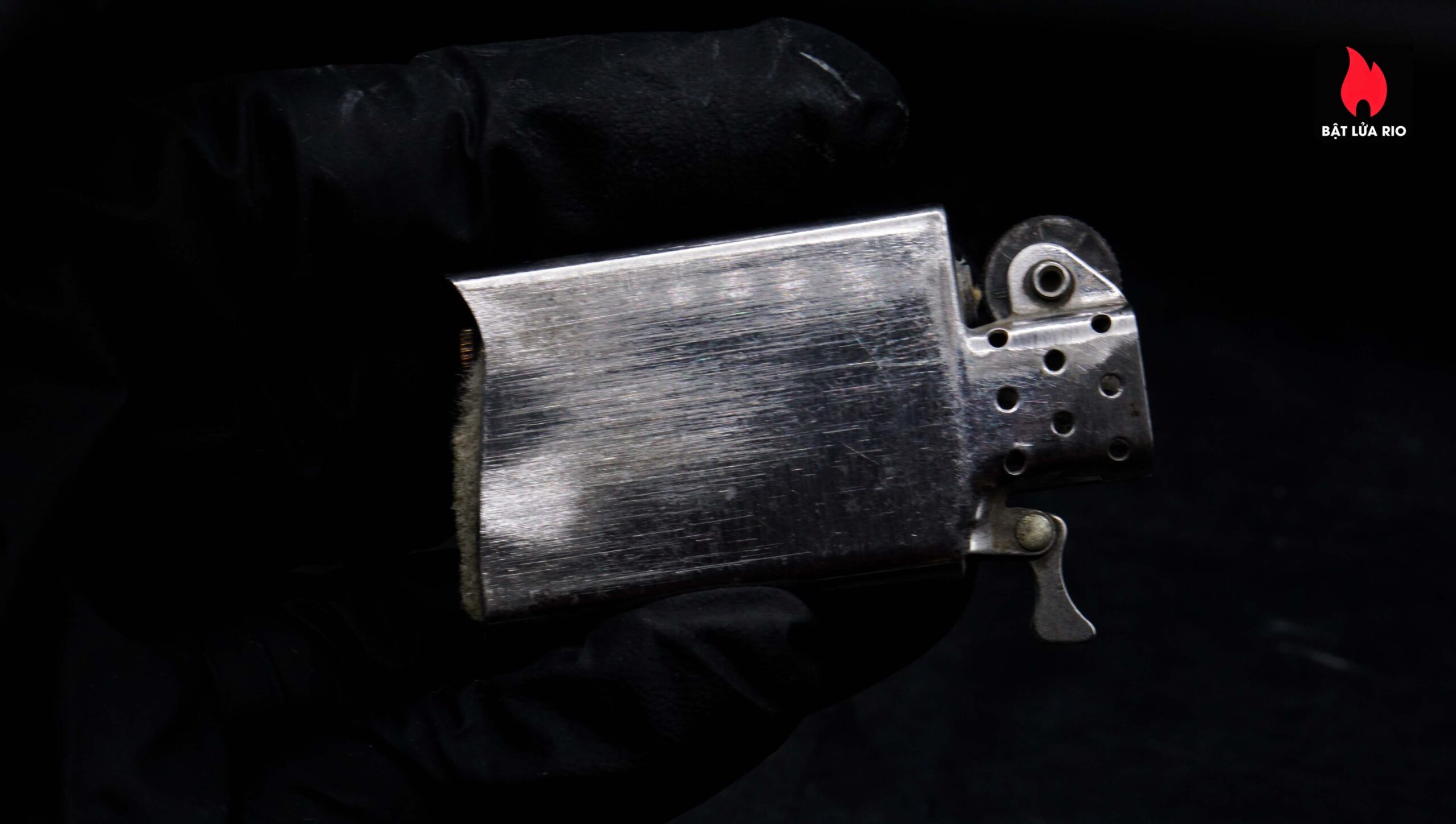 Zippo Slim Xưa 1983 – Venetian – Hoa Văn Ý – Cũ 19