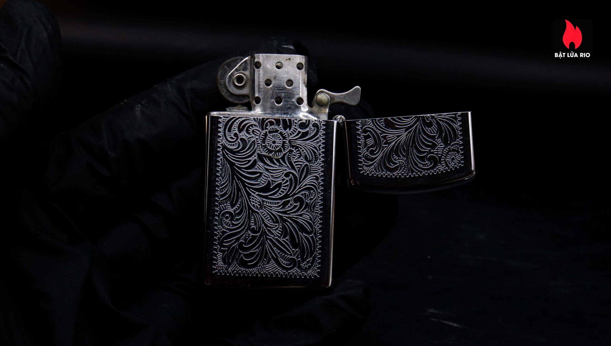Zippo Slim Xưa 1983 – Venetian – Hoa Văn Ý – Cũ 21