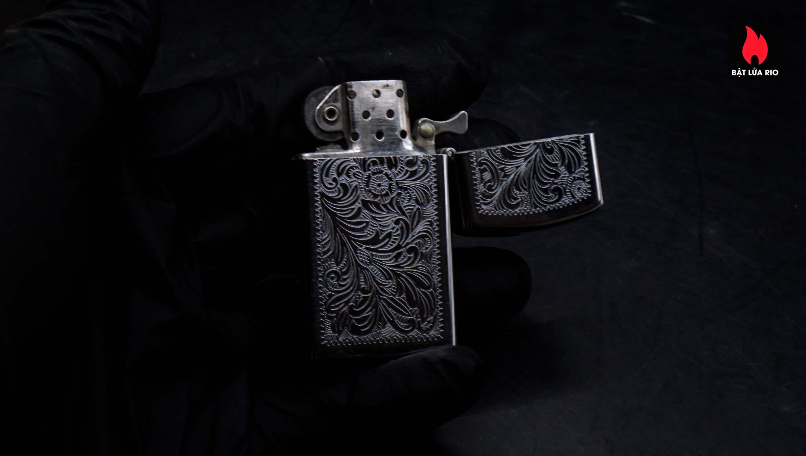 Zippo Slim Xưa 1983 – Venetian – Hoa Văn Ý – Cũ 9