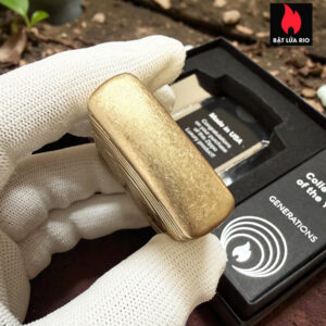 Zippo 2026 Collectible of the Year Asia – GENERATIONS Armor® Tumbled Brass – Zippo Coty 2026 – Zippo 47219 21