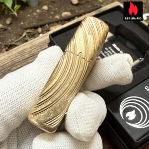 Zippo 2026 Collectible of the Year Asia – GENERATIONS Armor® Tumbled Brass – Zippo Coty 2026 – Zippo 47219 25