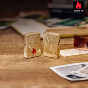 Zippo 2026 Collectible of the Year Asia – GENERATIONS Armor® Tumbled Brass – Zippo Coty 2026 – Zippo 47219 3