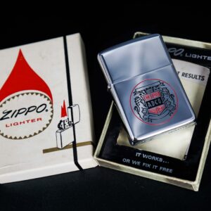 Zippo Xưa 1962 – ADCO Lion Crown Crest 2