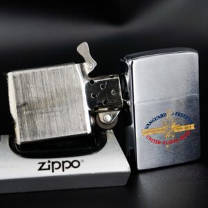 Zippo Xưa 1975 – Vanguard of Freedom United States Army – Bicentennial 1775–1975 11