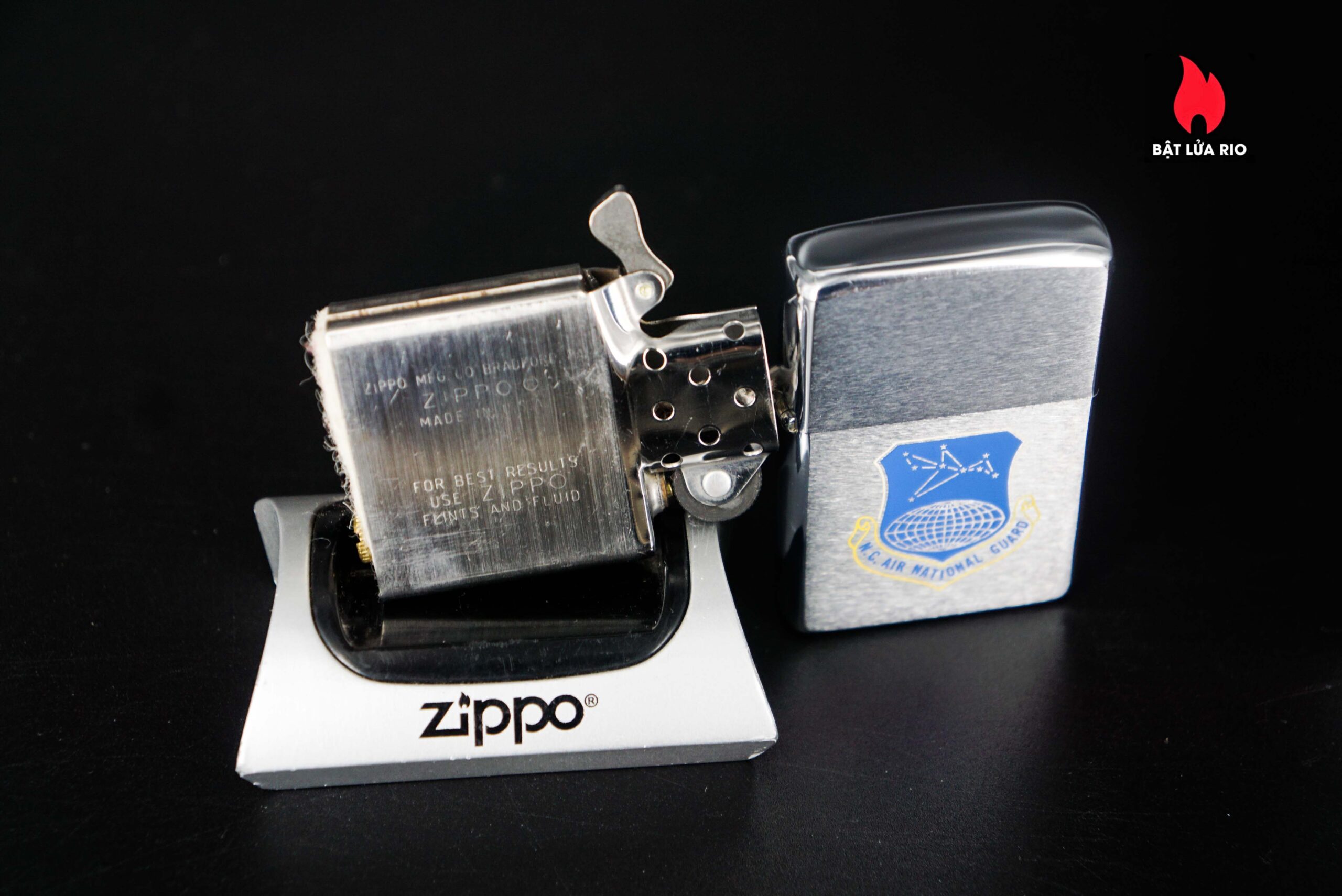 Zippo Xưa 1976 – N.C. Air National Guard 11