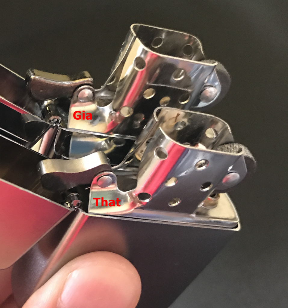 So sánh búa cam Zippo thật giả