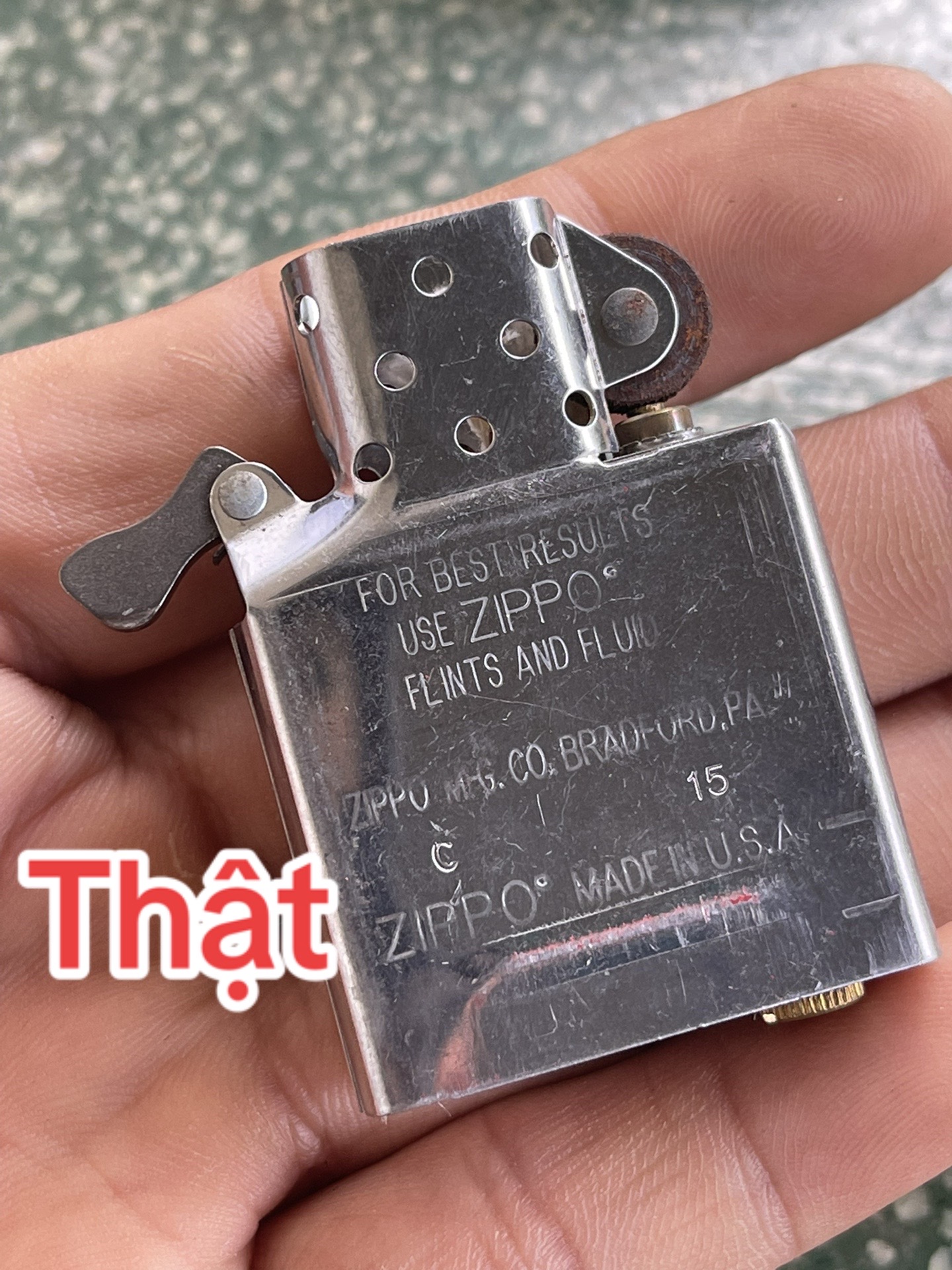 So sánh nhận biết Zippo thật giả