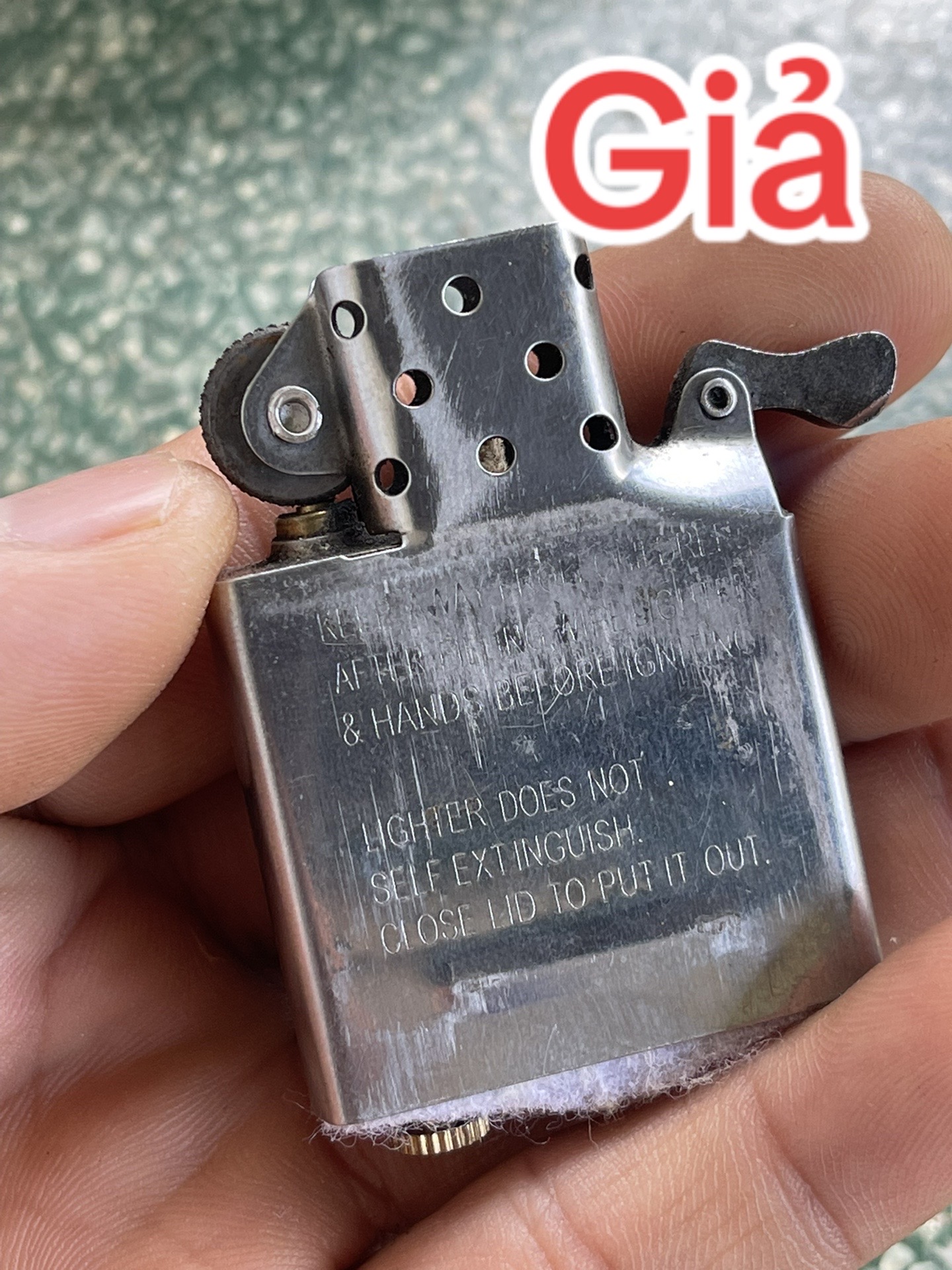 So sánh nhận biết Zippo thật giả