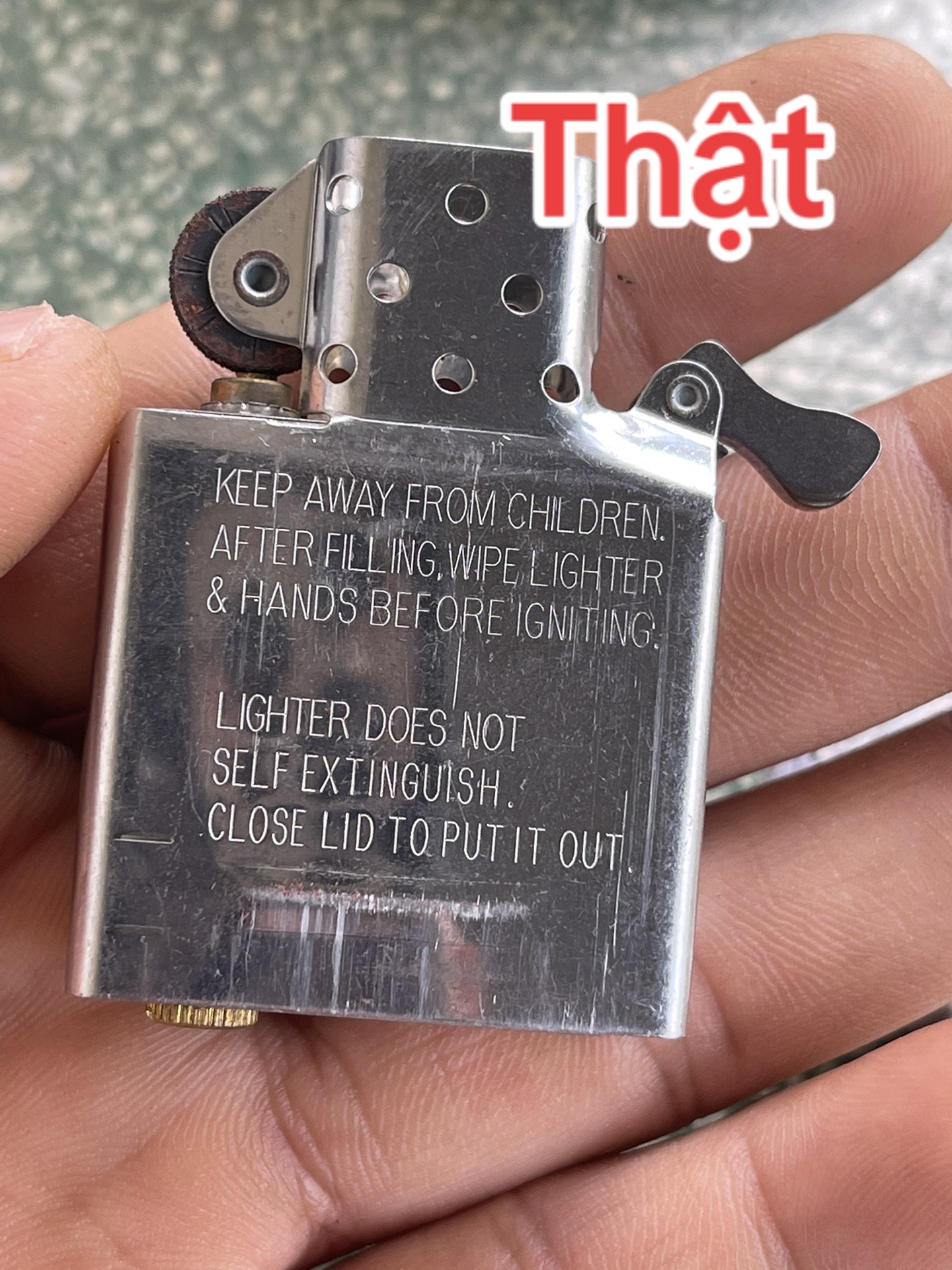 So sánh nhận biết Zippo thật giả