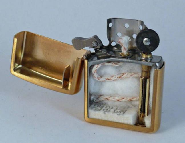 Cấu Tạo Bật Lửa Zippo: Giải Thích Chi Tiết Từng Bộ Phận Và Nguyên Lý Hoạt Động 32 Bông gòn giữ xăng bên trong ruột bật lửa Zippo