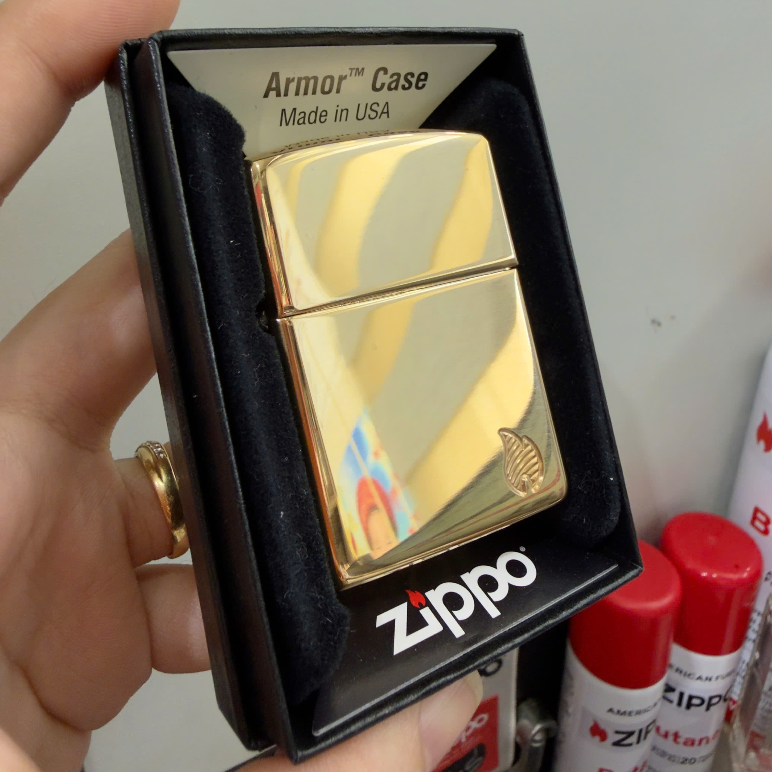Home 75 #SALE XẢ KHO Zippo Armor® Deep Carved Flame High Polish Brass 46397