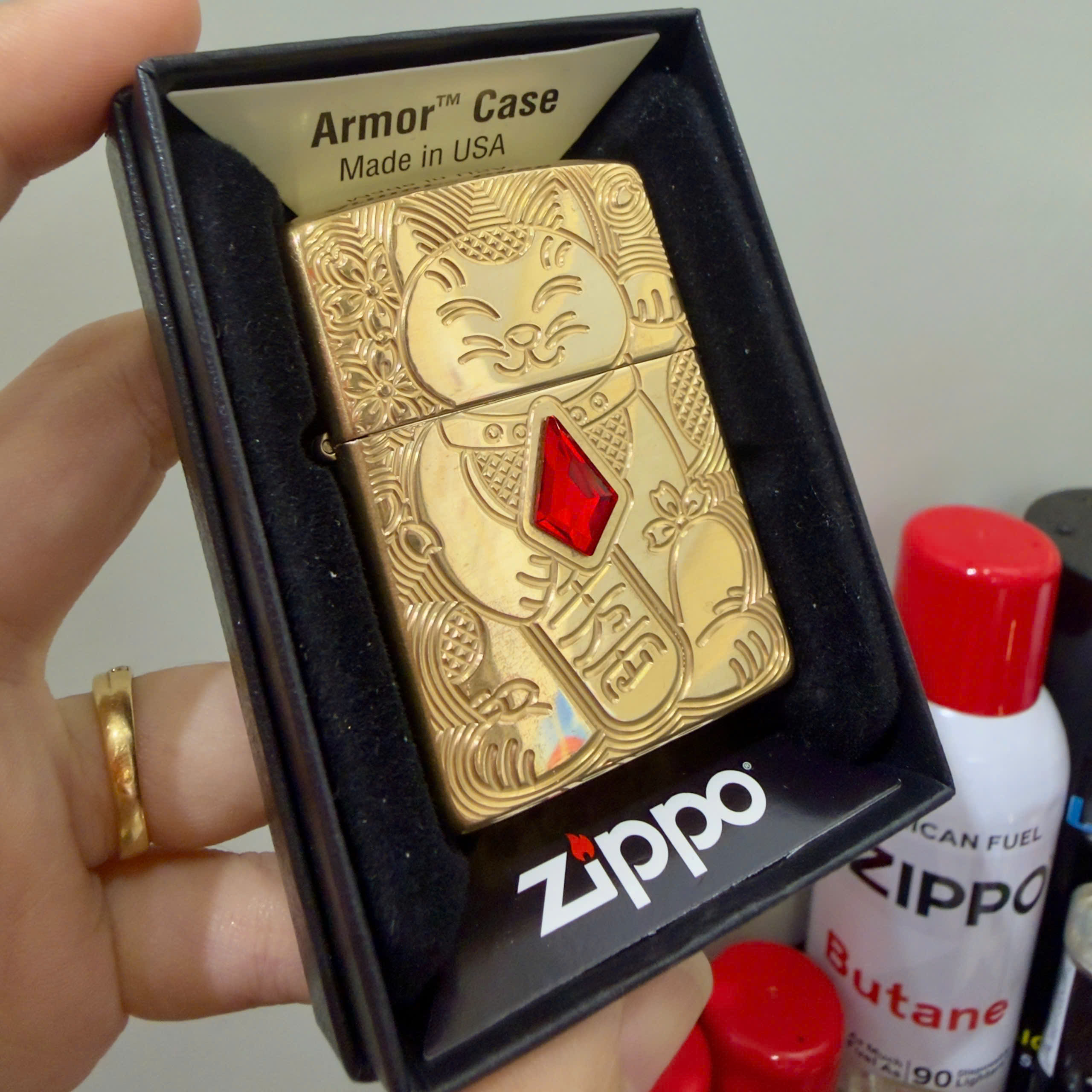 Home 83 #SALE XẢ KHO Zippo Lucky Cat Design Emblem Attached Armor® High Polish Brass 49802