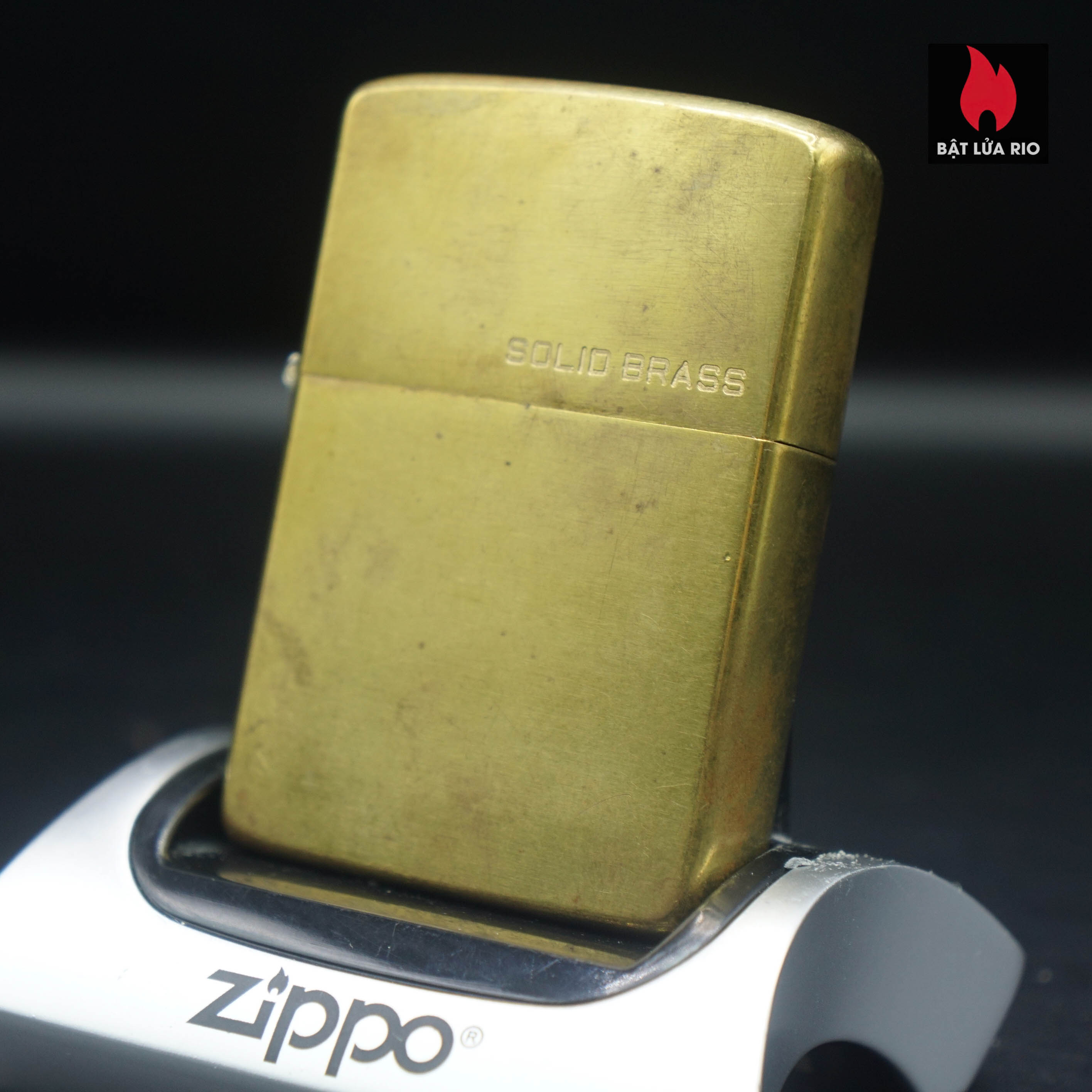 Zippo Chu Niên 1932-1983 – Trơn Xước – Đồng Nguyên Khối – Cũ 44 Zippo Chu Niên 1932-1983 – Trơn Xước – Đồng Nguyên Khối – Cũ 1