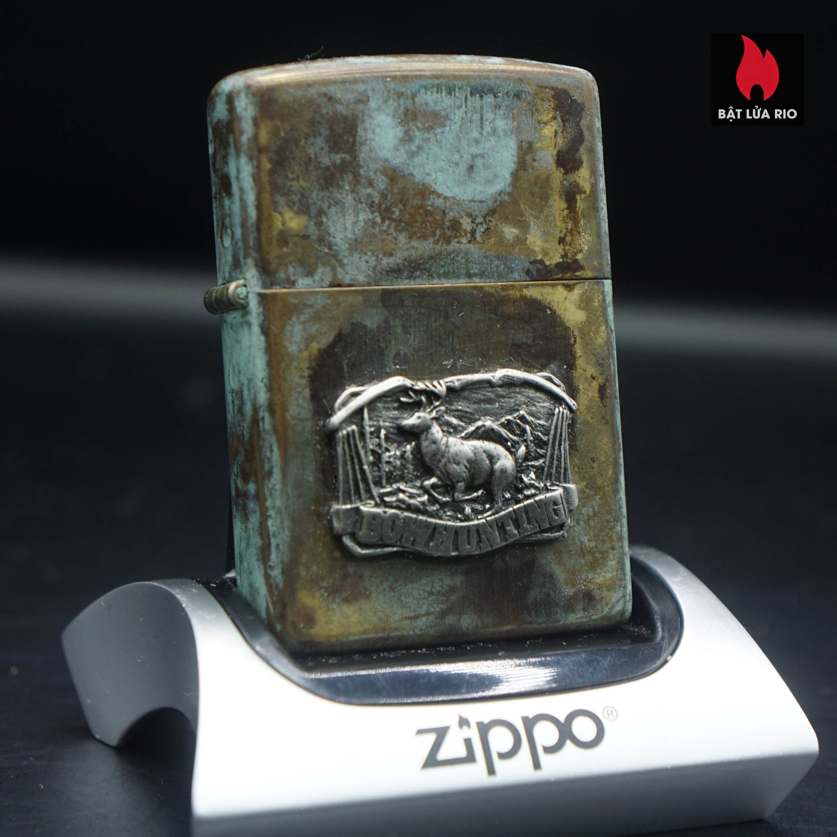 Home 35 Zippo La Mã 1991 – Đồng Phủ Giả Cổ – Miếng Ốp Dán Nổi 2 Mặt – Emblem Bowhunting ( Săn Bắn Bằng Cung )