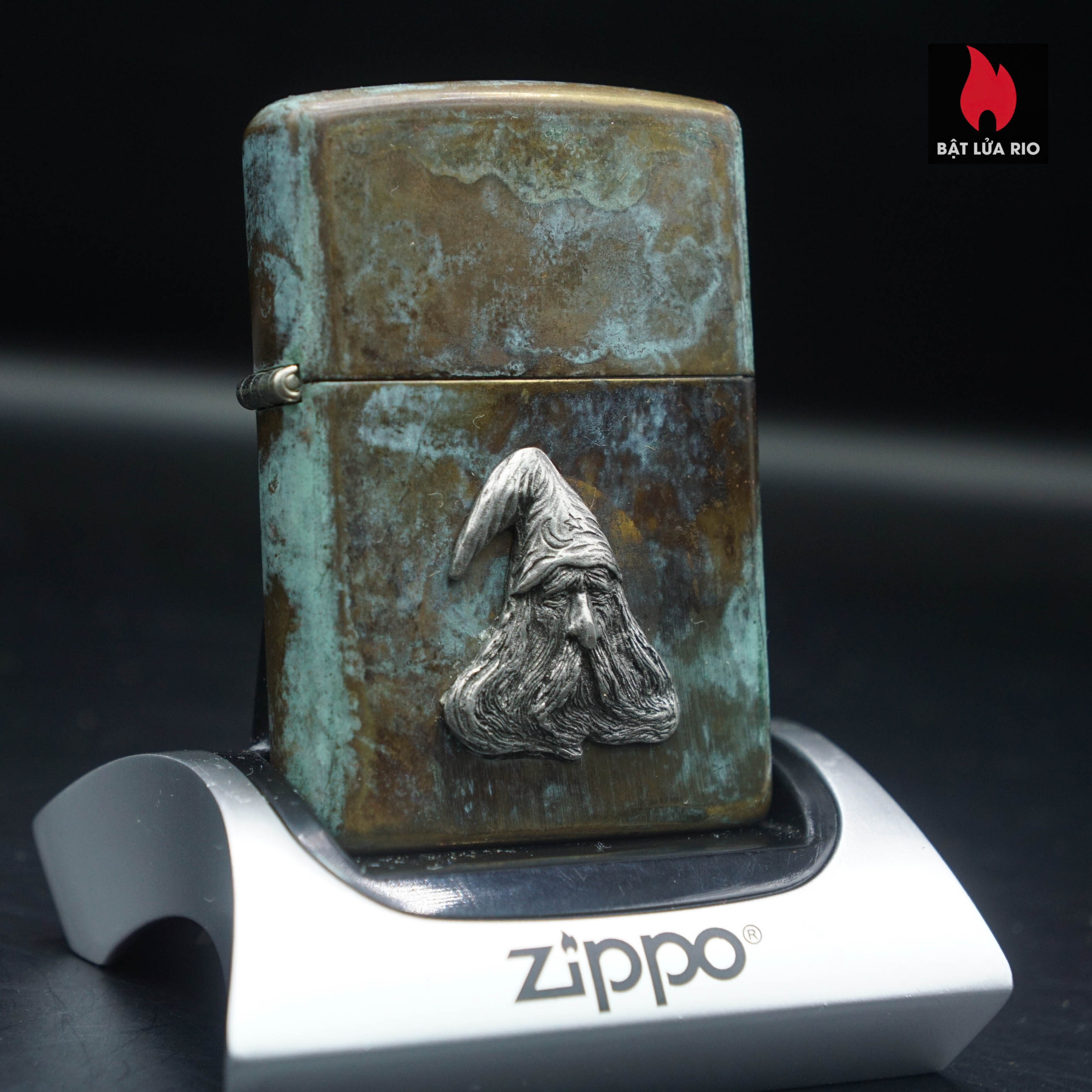 Home 45 Zippo La Mã 1991 – Đồng Phủ Giả Cổ – Miếng Ốp Dán Nổi 2 Mặt – Emblem Pháp Sư Phù Thủy
