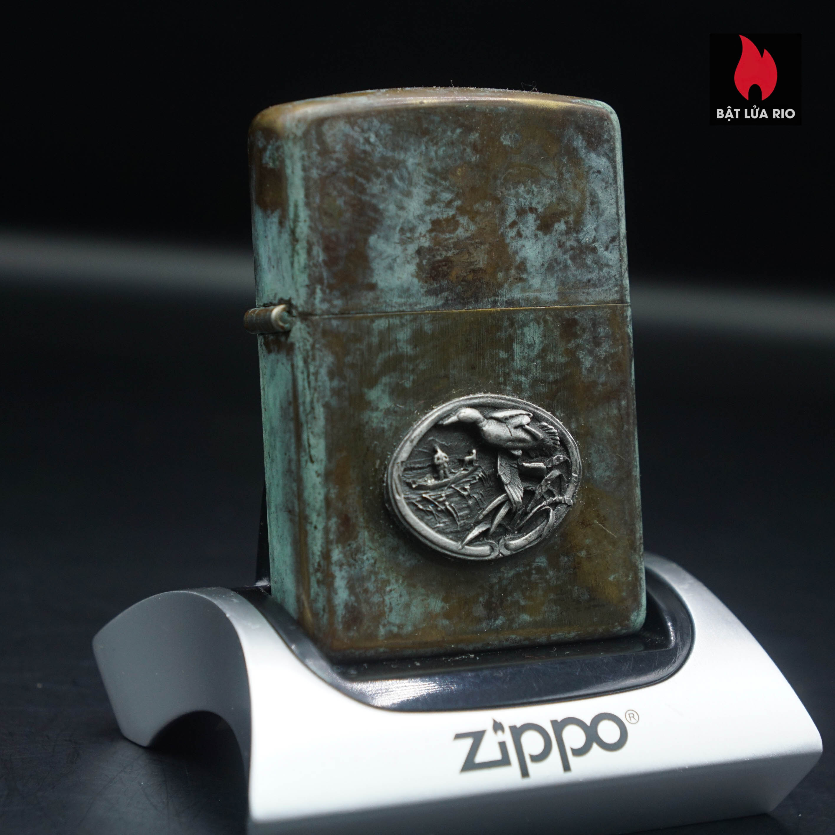 Home 35 Zippo La Mã 1991 – Đồng Phủ Giả Cổ – Miếng Ốp Dán Nổi 2 Mặt – Emblem Săn Vịt Trời