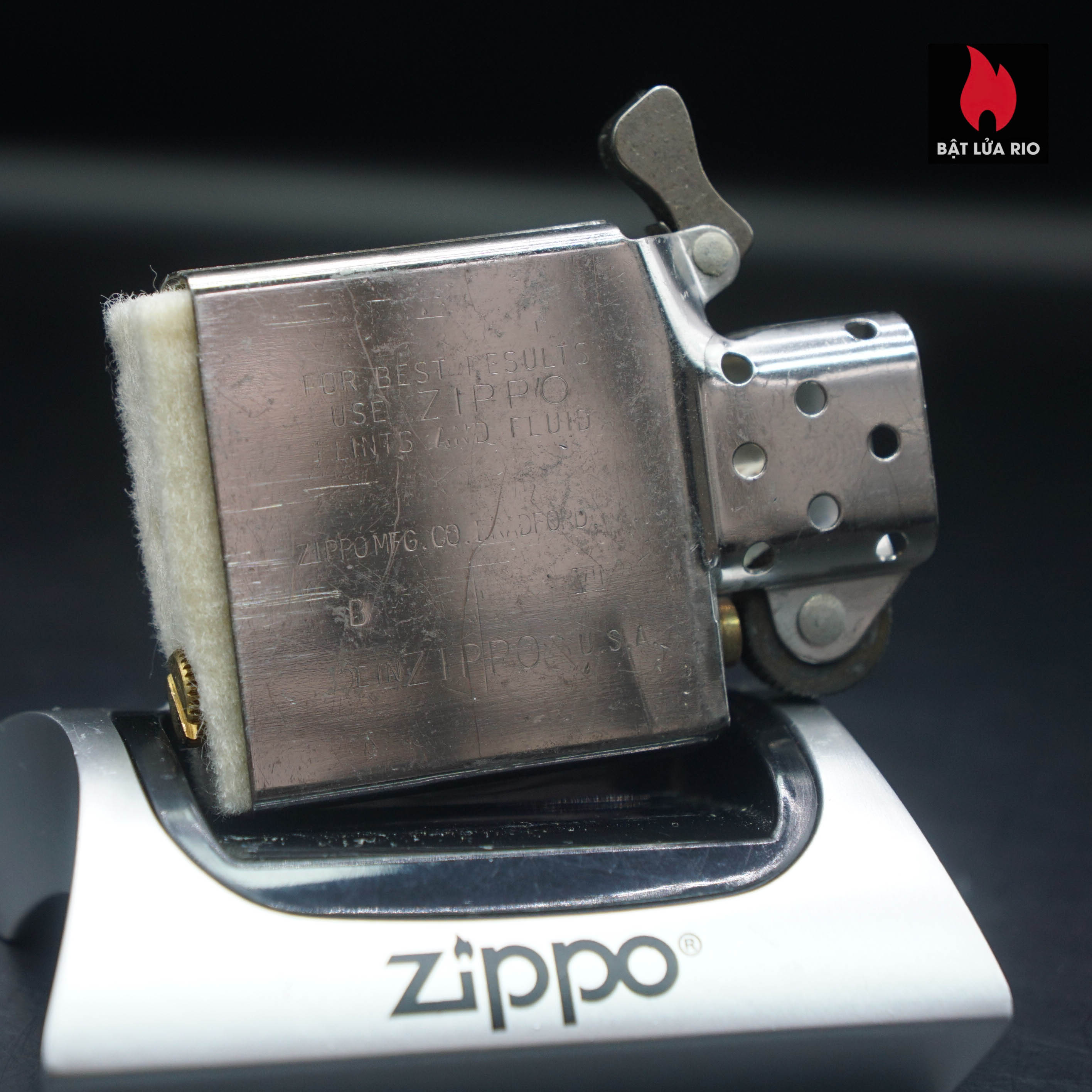 Zippo La Mã 1991 – Đồng Phủ Giả Cổ – Miếng Ốp Dán Nổi 2 Mặt – Emblem Thổ Dân Đội Đầu Gấu 42 Zippo La Mã 1991 – Đồng Phủ Giả Cổ – Miếng Ốp Dán Nổi 2 Mặt – Emblem Thổ Dân Đội Đầu Gấu 13