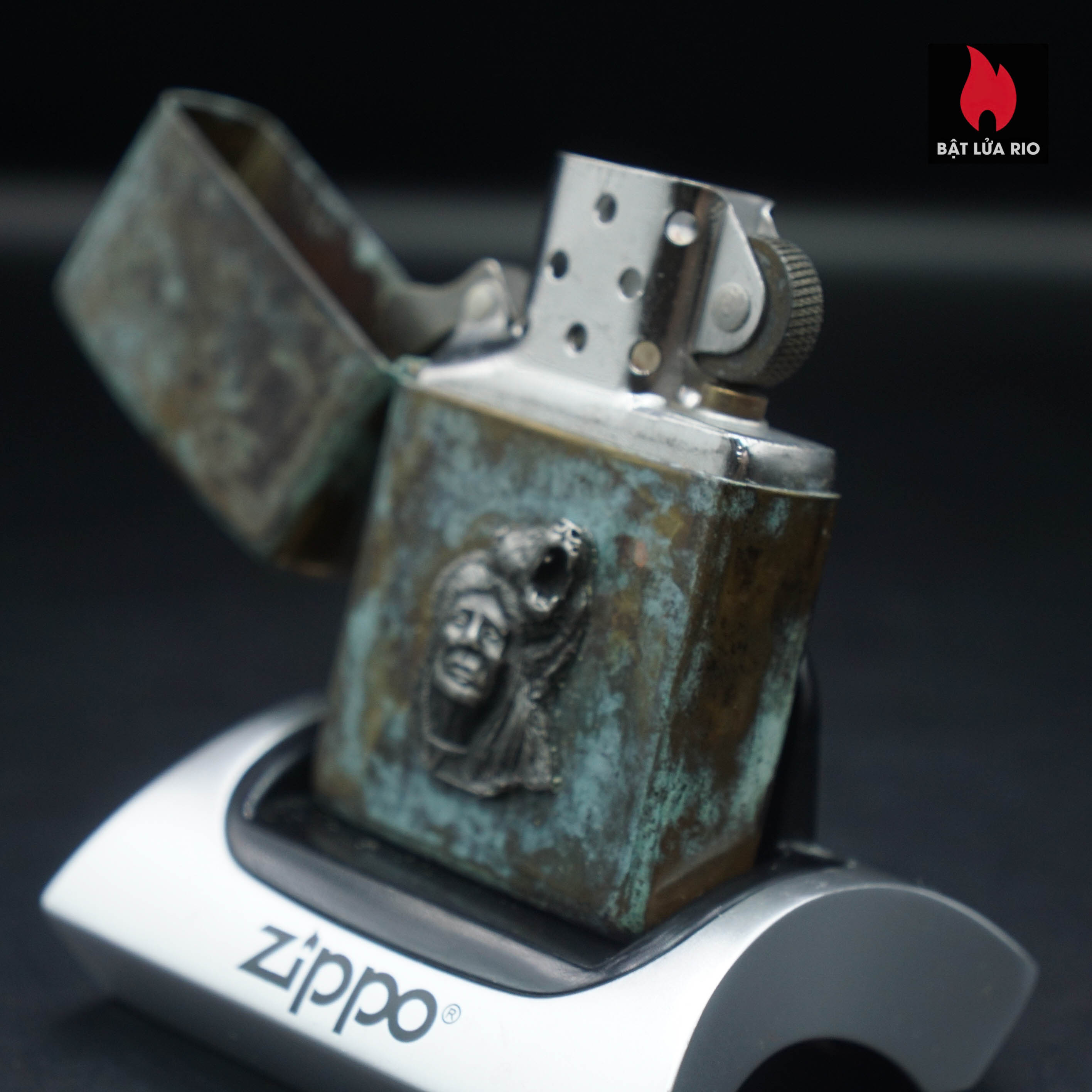 Zippo La Mã 1991 – Đồng Phủ Giả Cổ – Miếng Ốp Dán Nổi 2 Mặt – Emblem Thổ Dân Đội Đầu Gấu 39 Zippo La Mã 1991 – Đồng Phủ Giả Cổ – Miếng Ốp Dán Nổi 2 Mặt – Emblem Thổ Dân Đội Đầu Gấu 2