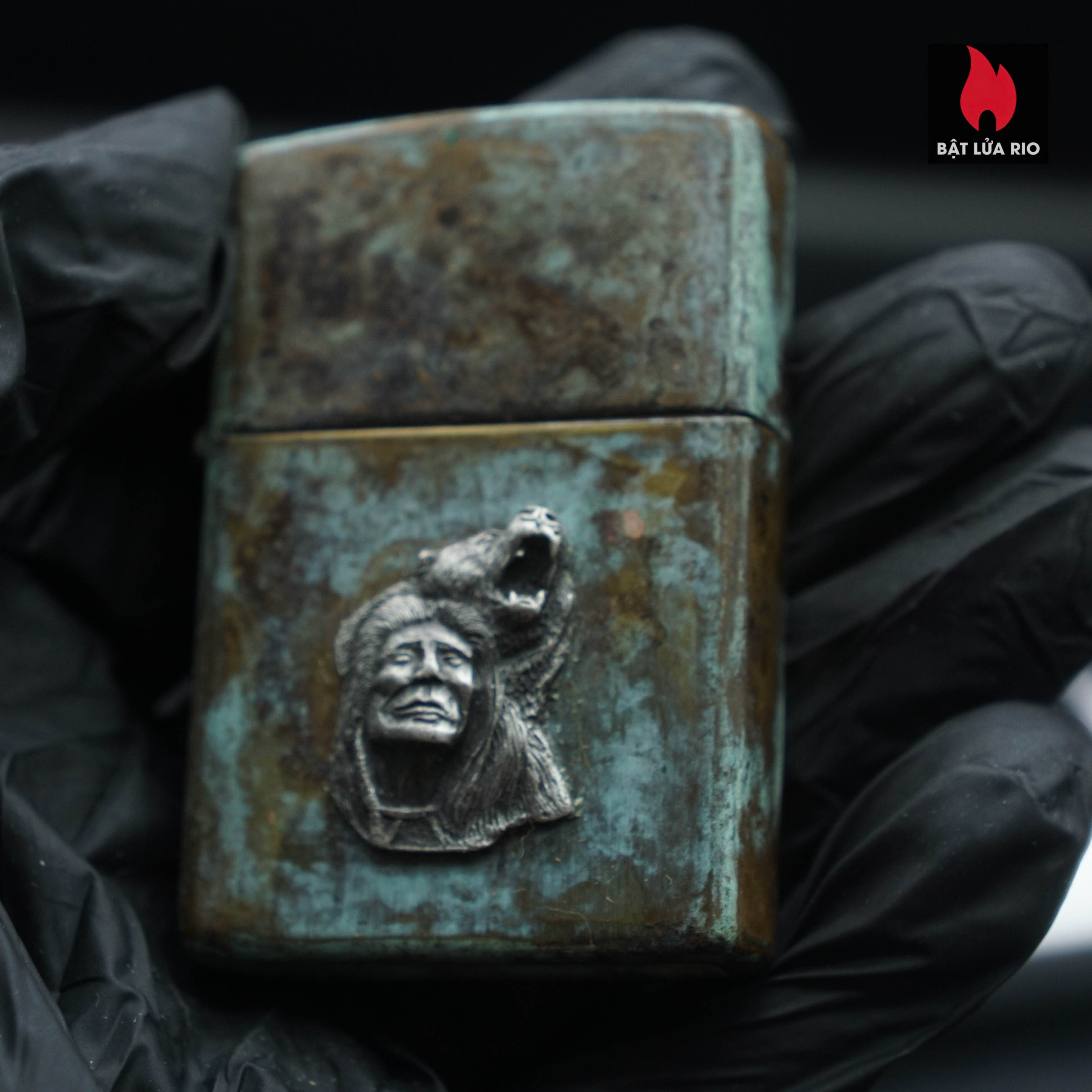 Zippo La Mã 1991 – Đồng Phủ Giả Cổ – Miếng Ốp Dán Nổi 2 Mặt – Emblem Thổ Dân Đội Đầu Gấu 36 Zippo La Mã 1991 – Đồng Phủ Giả Cổ – Miếng Ốp Dán Nổi 2 Mặt – Emblem Thổ Dân Đội Đầu Gấu 5