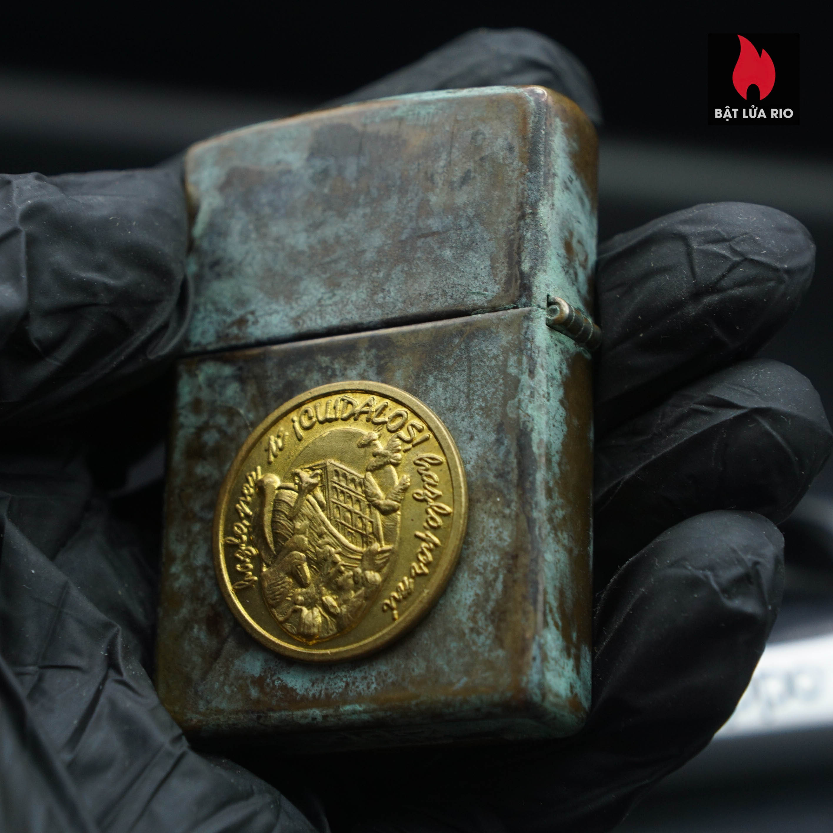 Zippo La Mã 1991 – Đồng Phủ Giả Cổ – Miếng Ốp Dán Nổi 2 Mặt – Emblem Thổ Dân Đội Đầu Gấu 33 Zippo La Mã 1991 – Đồng Phủ Giả Cổ – Miếng Ốp Dán Nổi 2 Mặt – Emblem Thổ Dân Đội Đầu Gấu 8